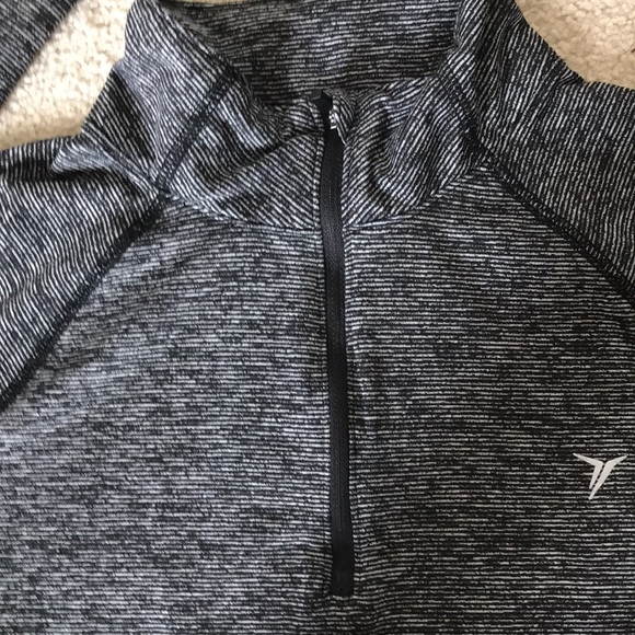 Old navy go-dry pullover - Picture 2 of 5